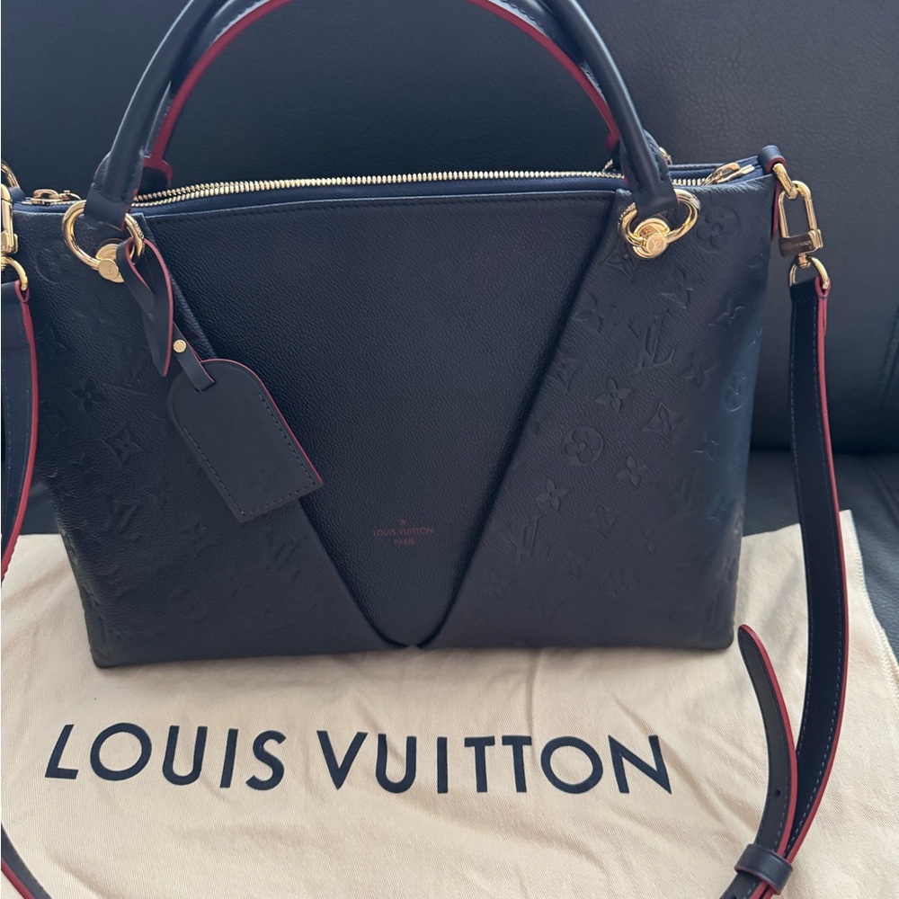 Louis Vuitton V tote MM - Marine Rogue